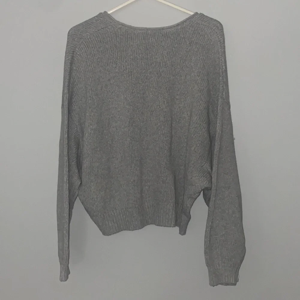 Free People cropped sweater heathered gray grey long sleeve scoop neck pullover - Picture 2 of 5